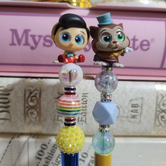 DISNEY DOORABLES PINOCCHIO Gideon the Cat Set of 2 Beaded Pens - Picture 4 of 10